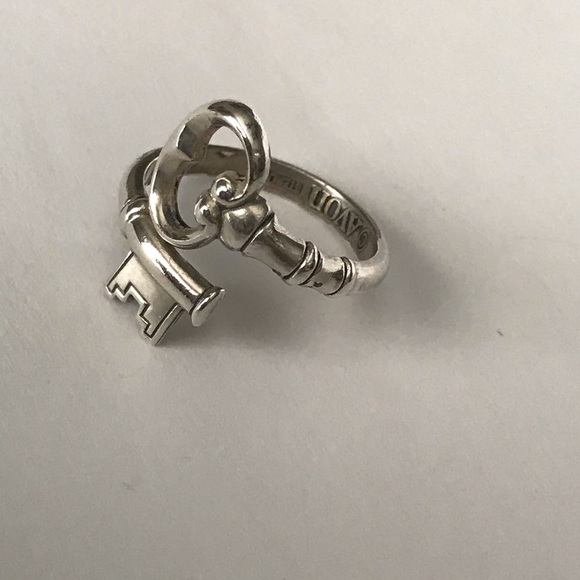 SOLD! 😊 Vintage Sterling Silver Old Key Ring - Picture 2 of 8